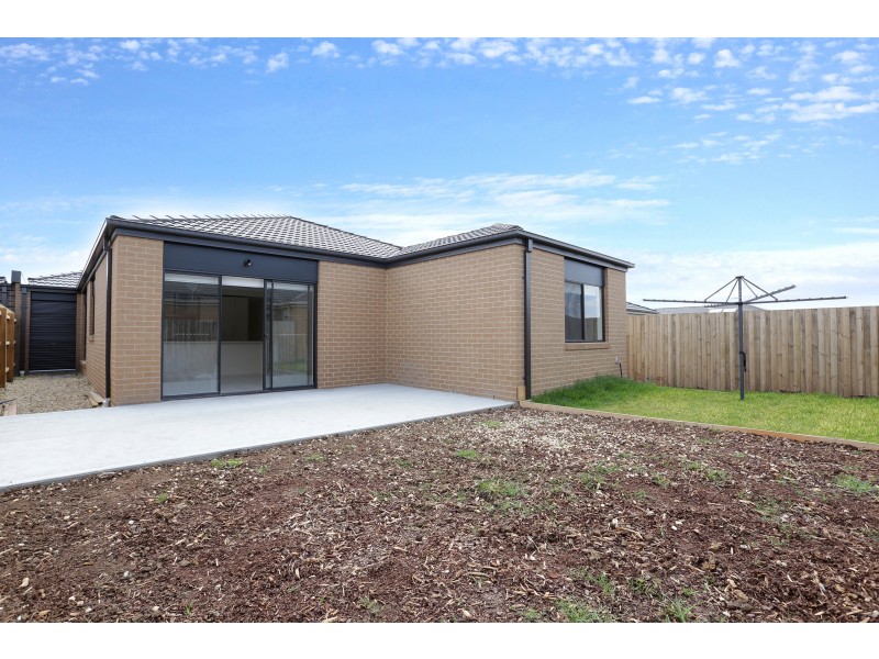 20 Chevrolet Road, Cranbourne East VIC 3977