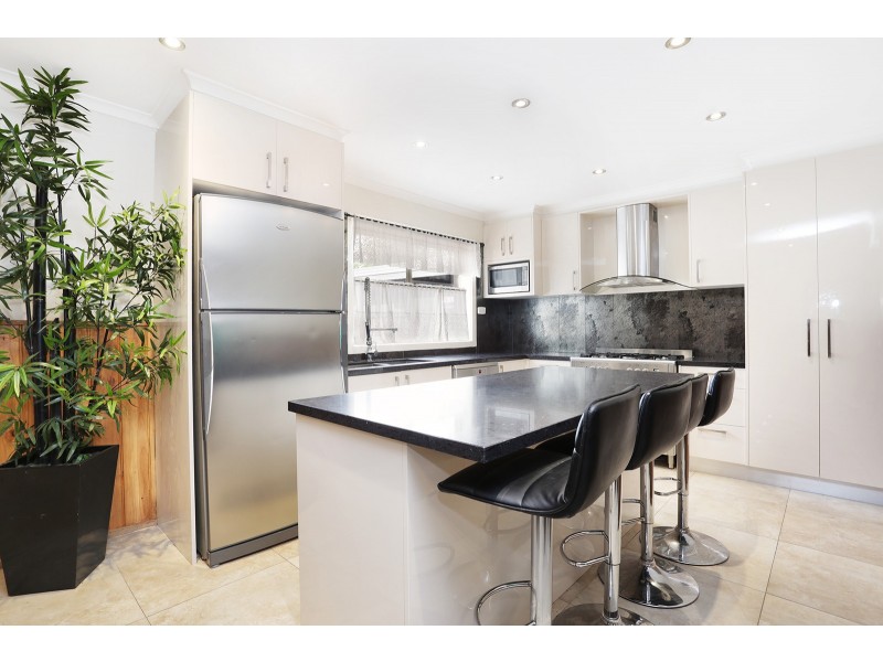 6 Hinrichsen Drive, Hallam VIC 3803