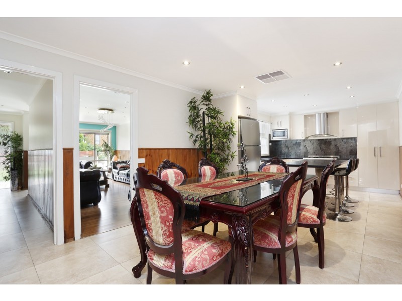 6 Hinrichsen Drive, Hallam VIC 3803