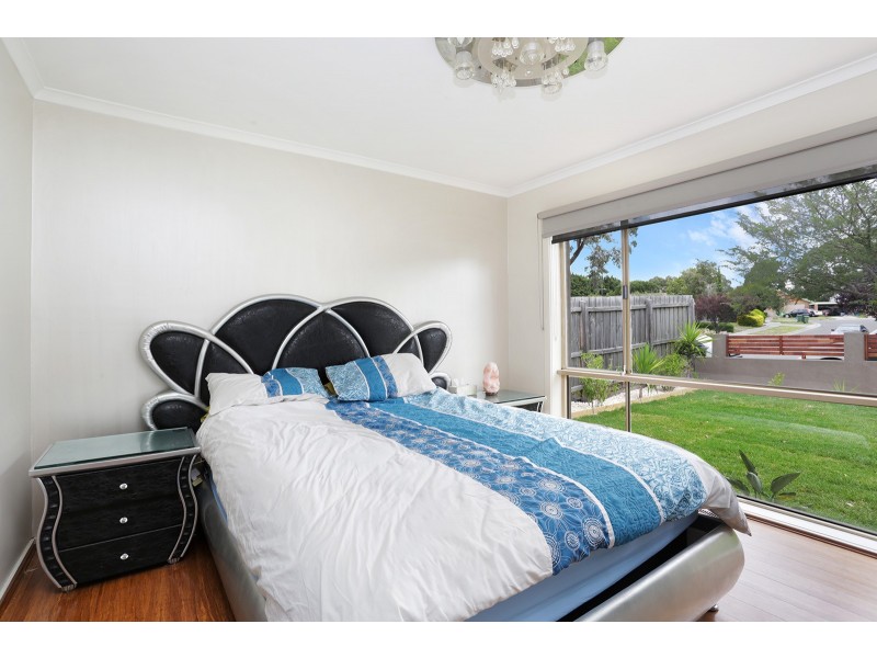 6 Hinrichsen Drive, Hallam VIC 3803