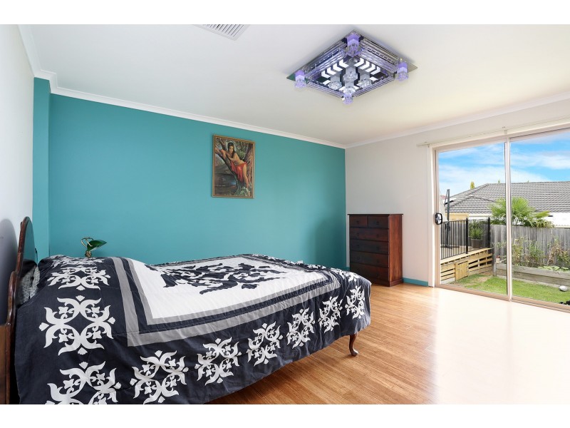 6 Hinrichsen Drive, Hallam VIC 3803