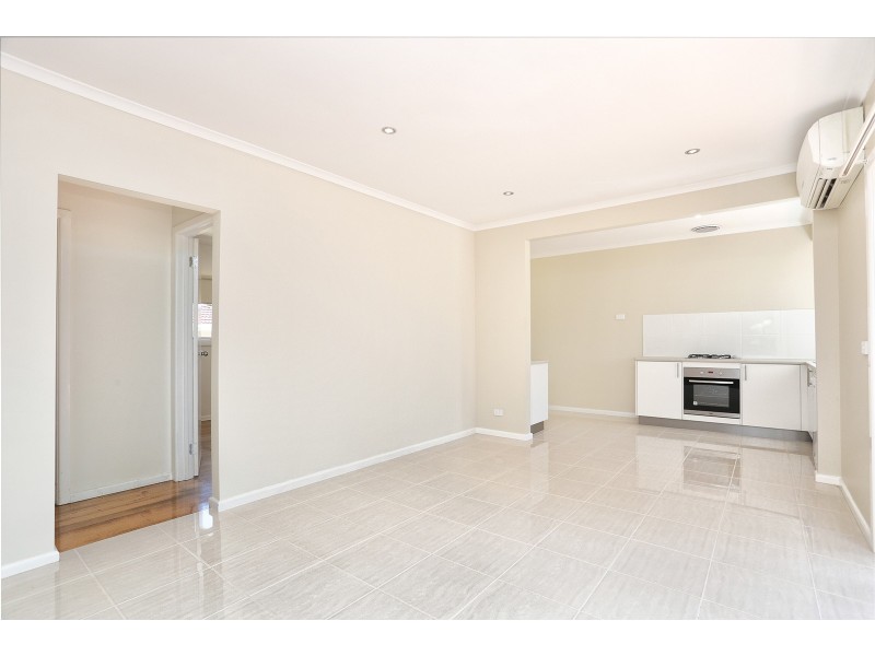 1-2 / 10 Kingswood Cres, Noble Park North VIC 3174