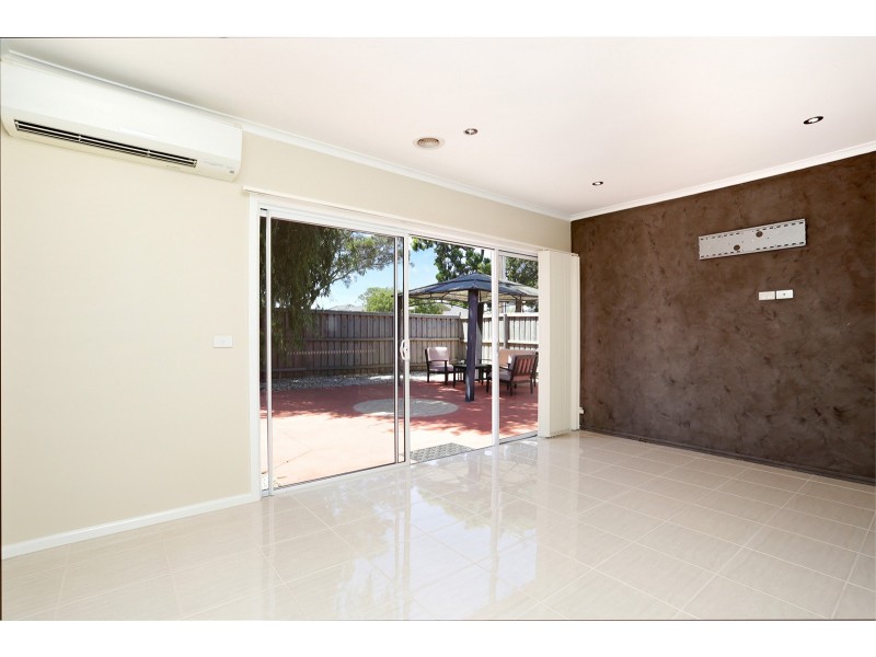 1-2 / 10 Kingswood Cres, Noble Park North VIC 3174