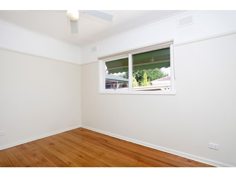 1-2 / 10 Kingswood Cres, Noble Park North VIC 3174