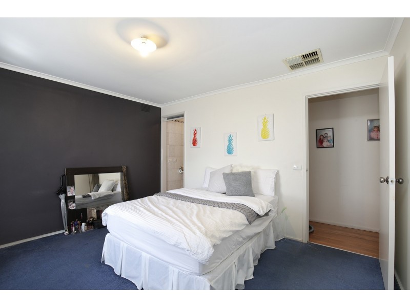 69 James Cook Drive, Endeavour Hills VIC 3802