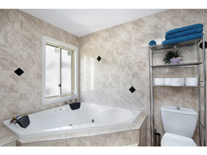 69 James Cook Drive, Endeavour Hills VIC 3802