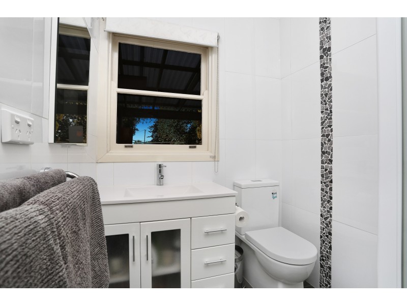 77 Whitworth Avenue, Springvale VIC 3171