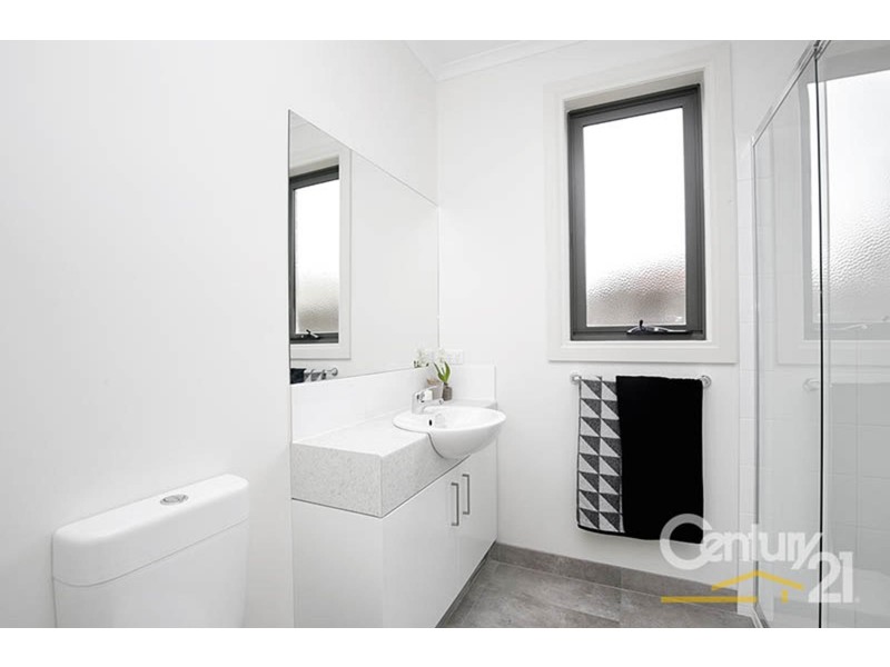 2/16 Mons Parade, Noble Park VIC 3174