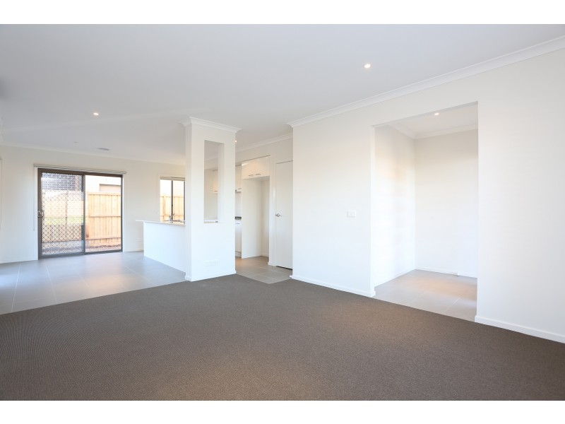 21 Sundew Avenue, Cranbourne East VIC 3977