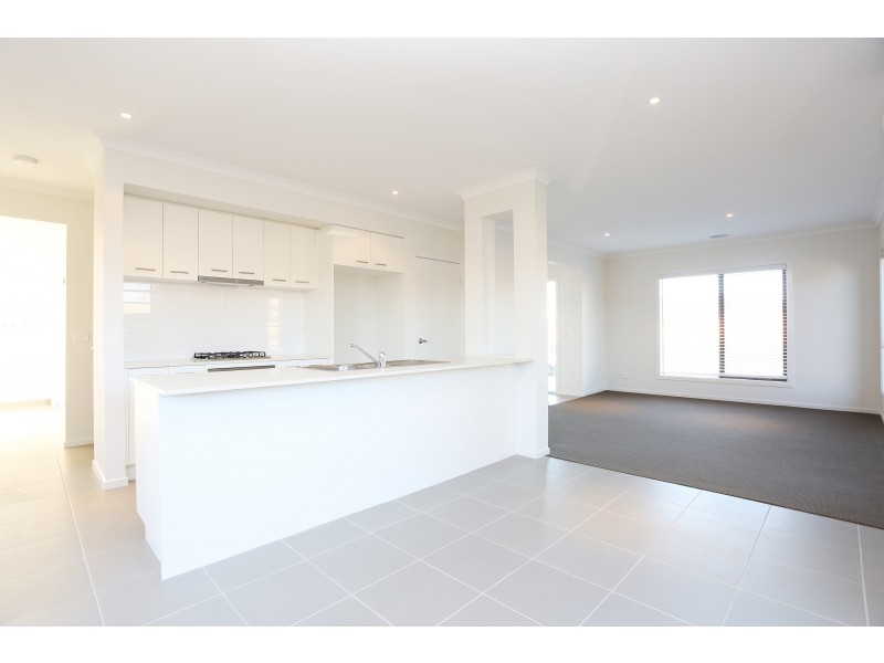 21 Sundew Avenue, Cranbourne East VIC 3977