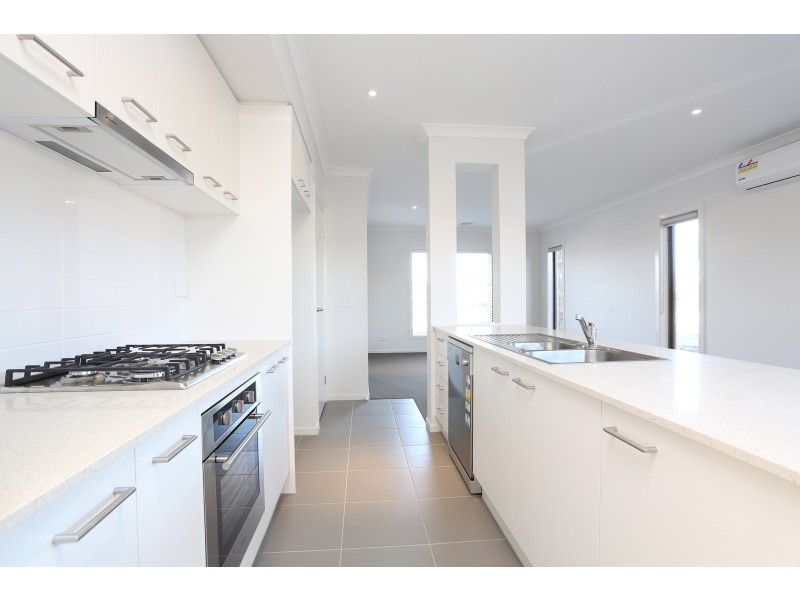 21 Sundew Avenue, Cranbourne East VIC 3977