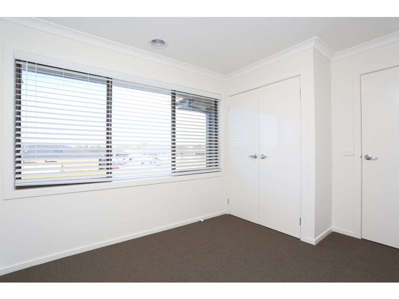 21 Sundew Avenue, Cranbourne East VIC 3977