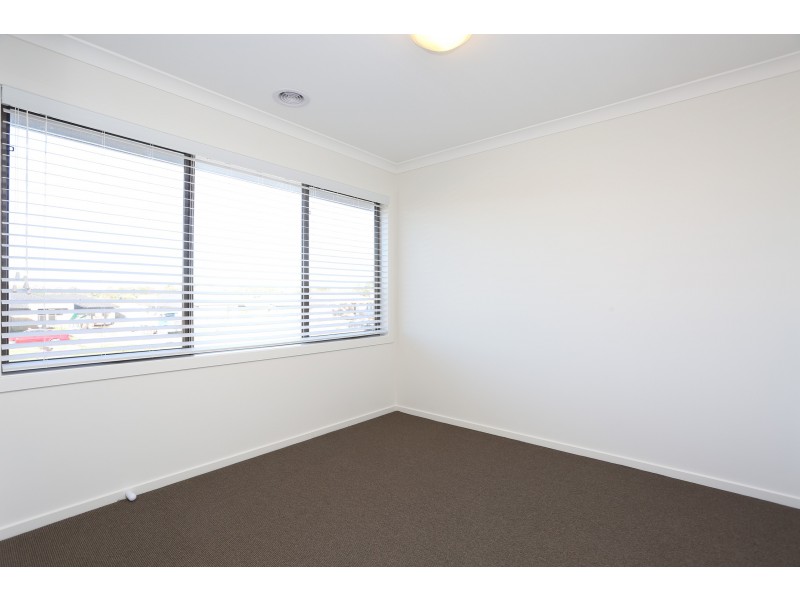 21 Sundew Avenue, Cranbourne East VIC 3977