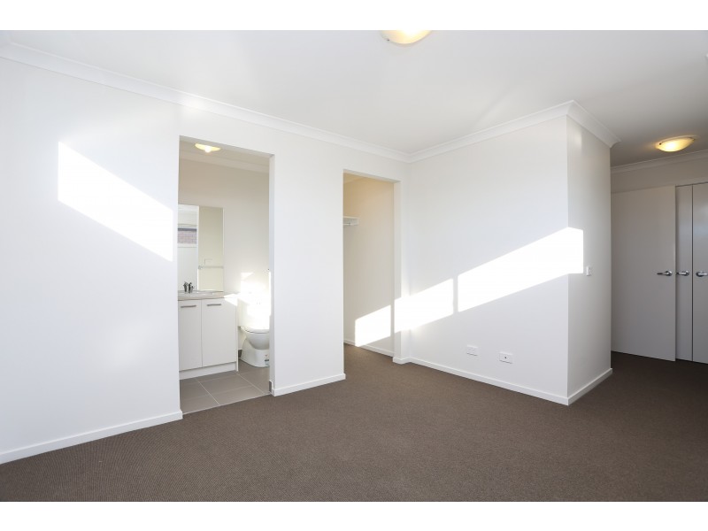 21 Sundew Avenue, Cranbourne East VIC 3977