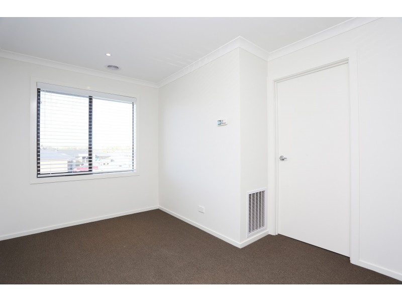 21 Sundew Avenue, Cranbourne East VIC 3977