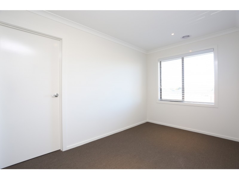 21 Sundew Avenue, Cranbourne East VIC 3977