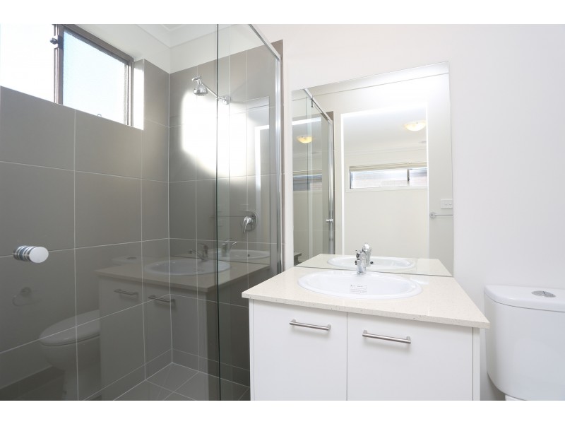 21 Sundew Avenue, Cranbourne East VIC 3977