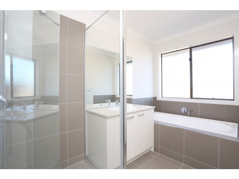 21 Sundew Avenue, Cranbourne East VIC 3977