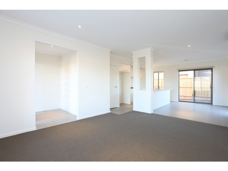 19 Sundew Avenue, Cranbourne East VIC 3977