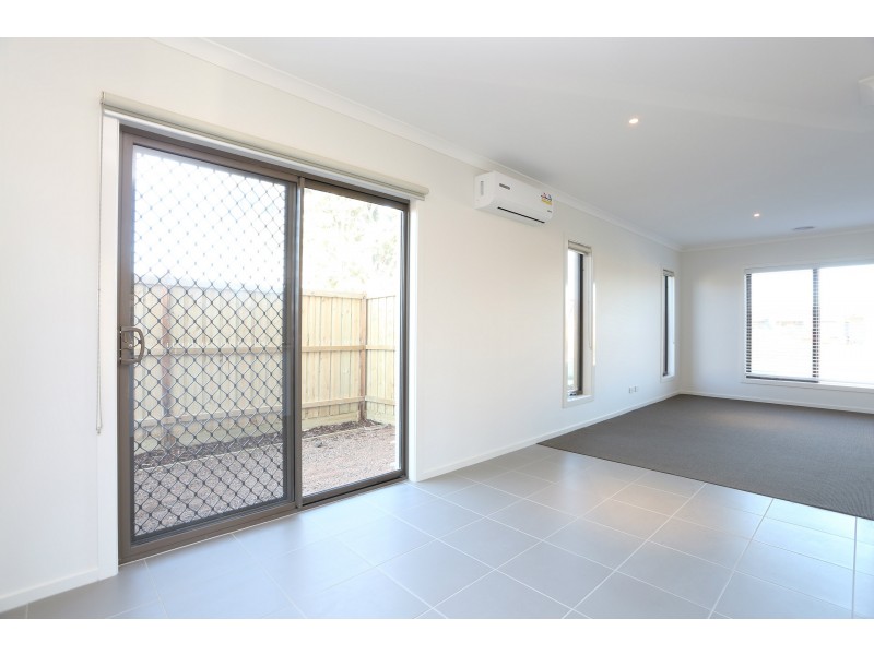 19 Sundew Avenue, Cranbourne East VIC 3977