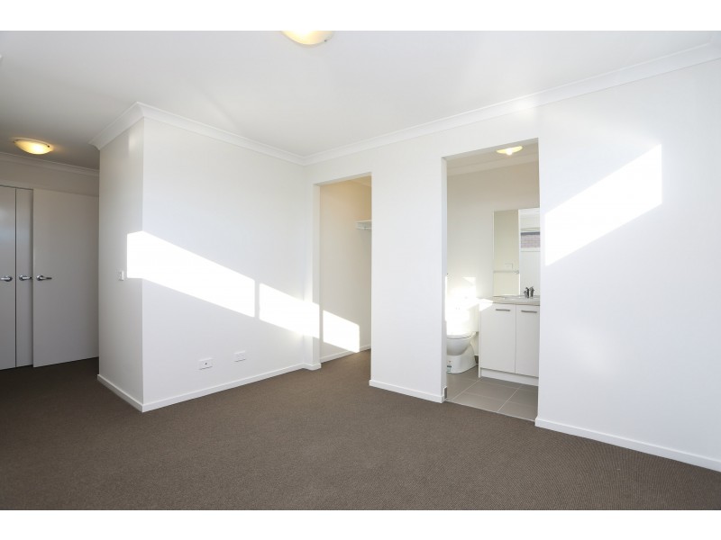 19 Sundew Avenue, Cranbourne East VIC 3977