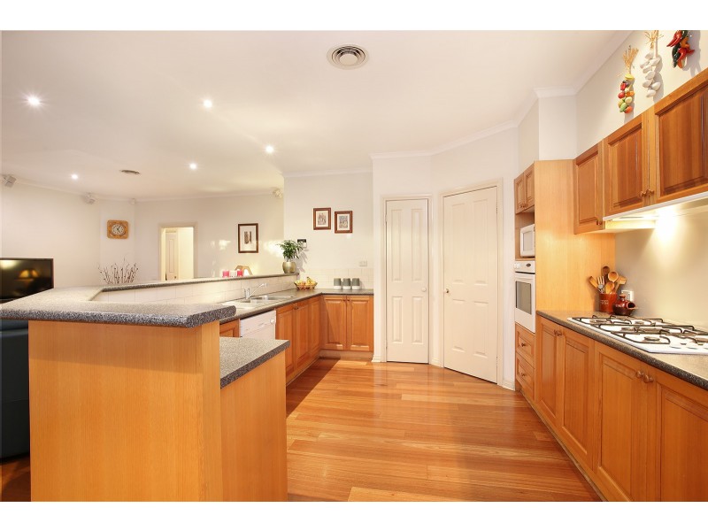 24 Glen Vista Drive, Narre Warren North VIC 3804