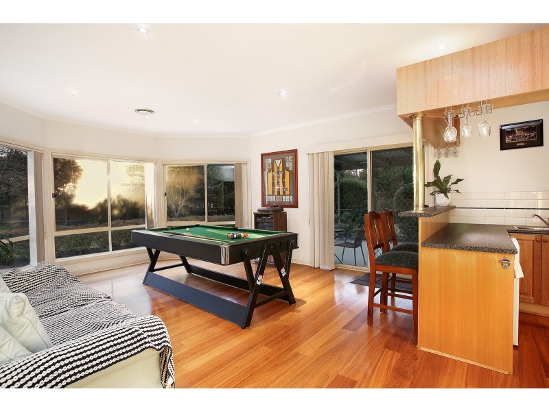 24 Glen Vista Drive, Narre Warren North VIC 3804