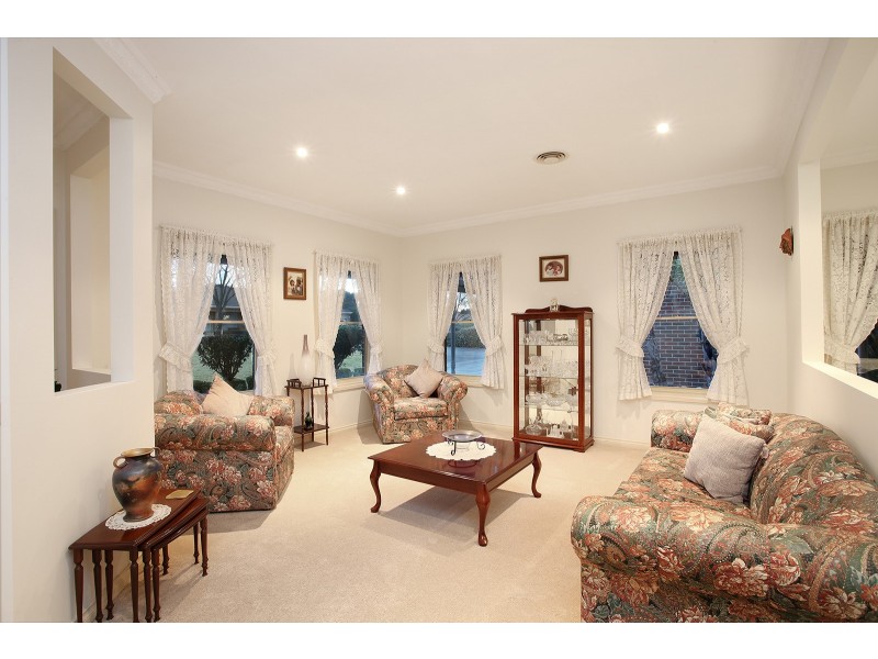 24 Glen Vista Drive, Narre Warren North VIC 3804