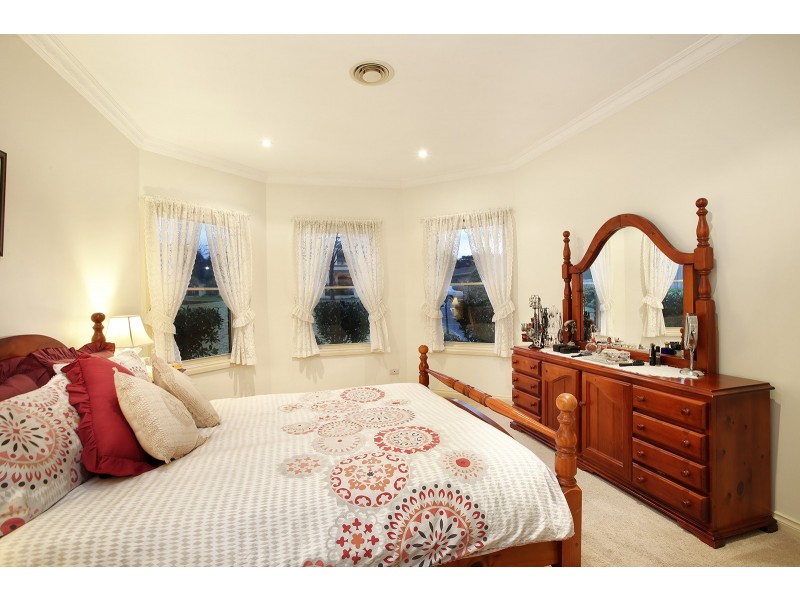 24 Glen Vista Drive, Narre Warren North VIC 3804