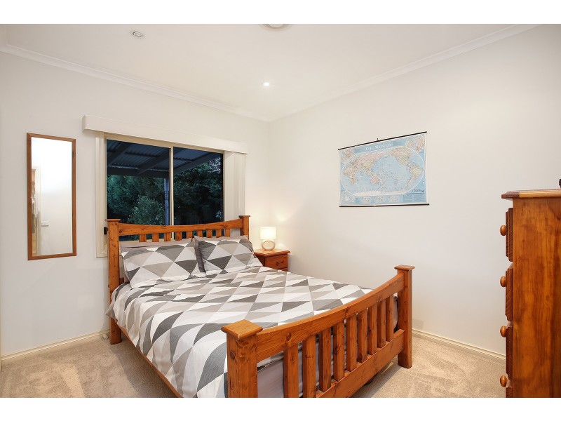 24 Glen Vista Drive, Narre Warren North VIC 3804