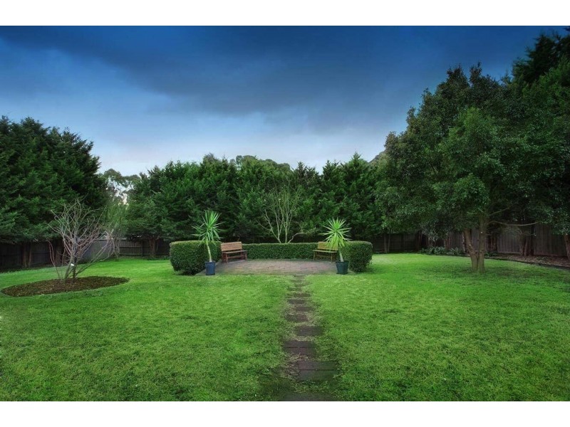 24 Glen Vista Drive, Narre Warren North VIC 3804