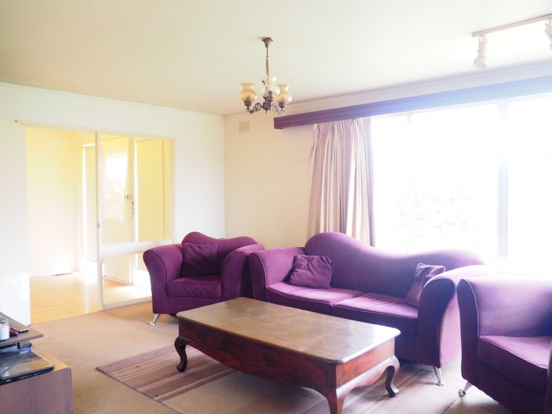 2 Tiverton Drive, Mulgrave VIC 3170