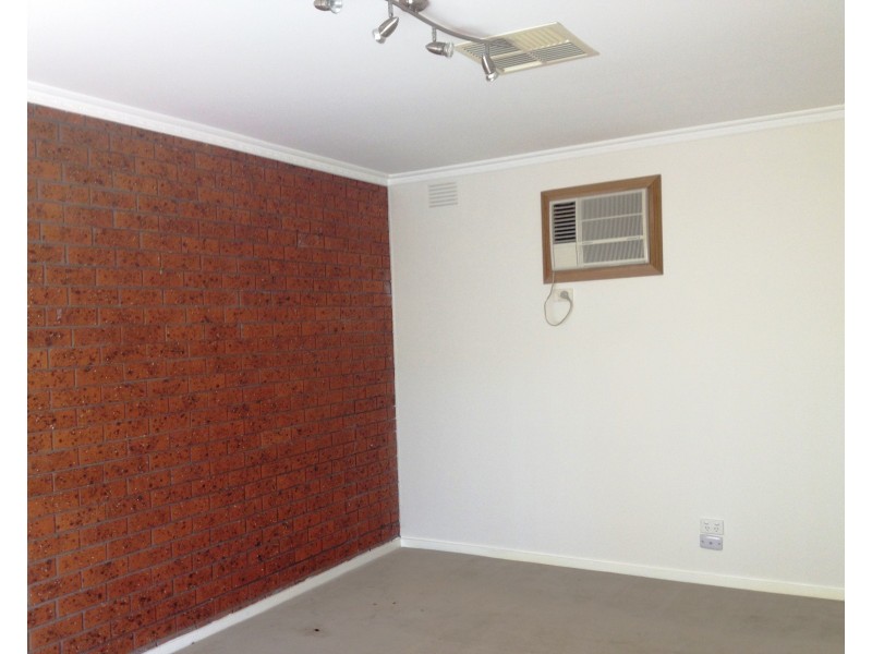 2/43 Canberra Avenue, Dandenong VIC 3175