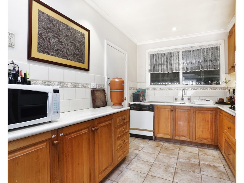 13 Leeside Street, Dandenong North VIC 3175