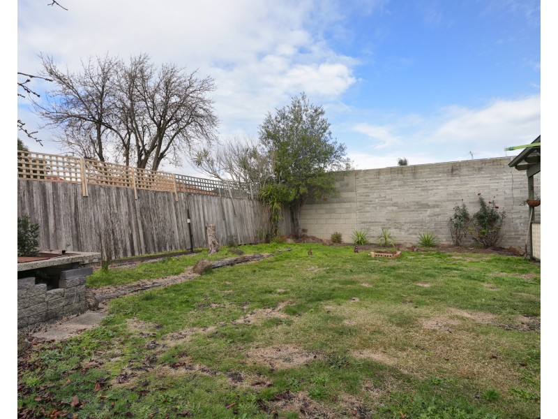 13 Leeside Street, Dandenong North VIC 3175