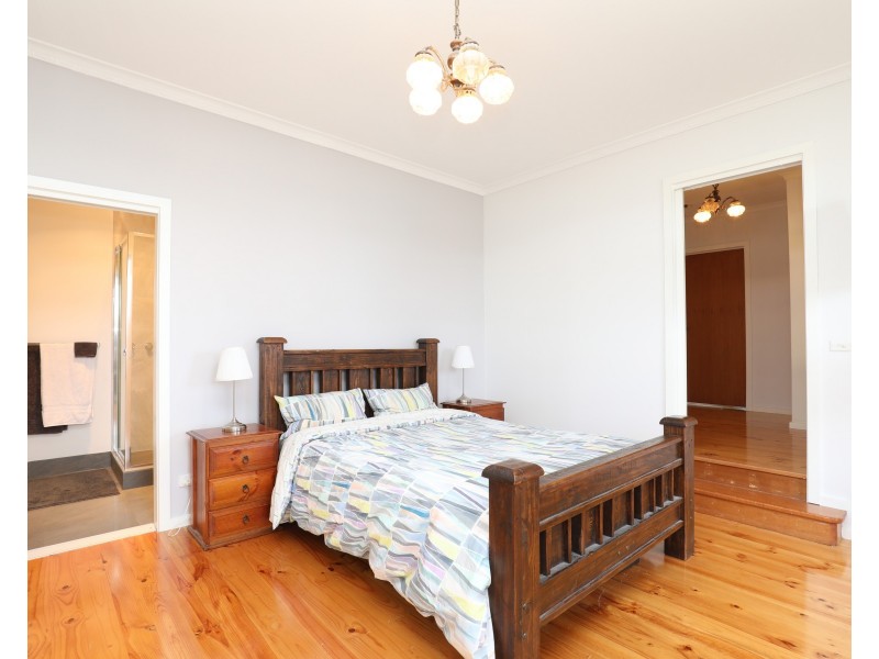 12 Mauchline Court, Noble Park North VIC 3174