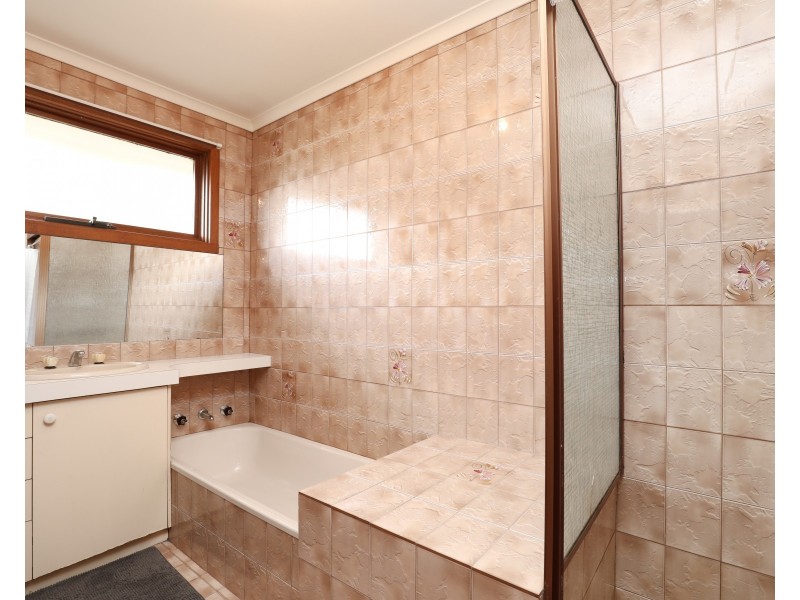 12 Mauchline Court, Noble Park North VIC 3174