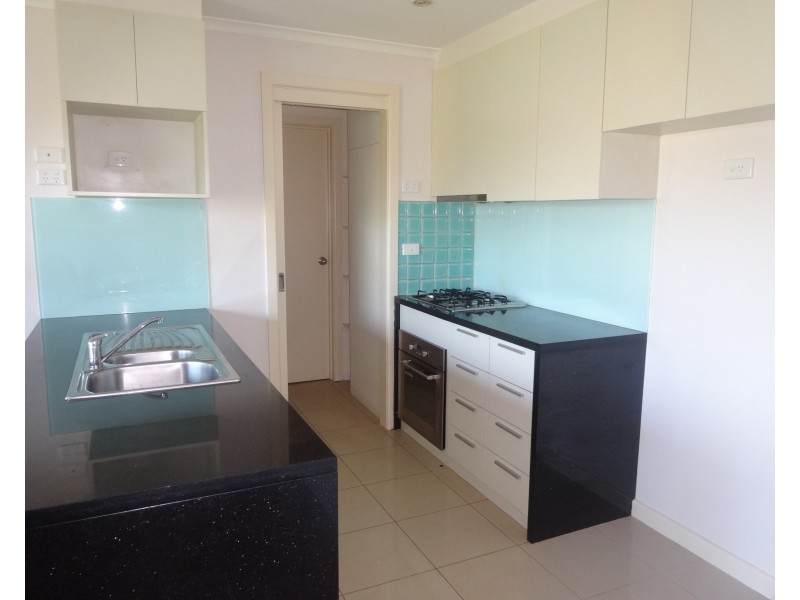 2/8 St James Avenue, Springvale VIC 3171