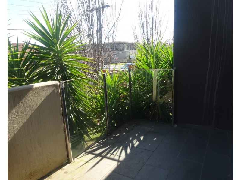 2/8 St James Avenue, Springvale VIC 3171