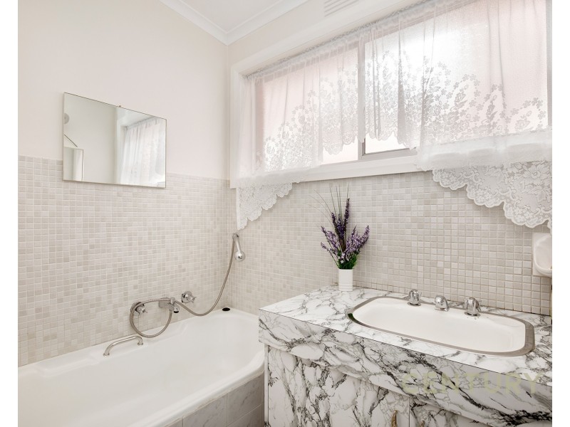 8 Dunblane Road, Noble Park VIC 3174