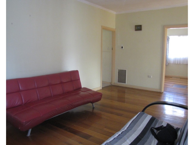 30 Royal Avenue, Springvale VIC 3171