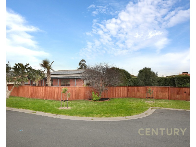 6 Orlit Close, Cranbourne North VIC 3977