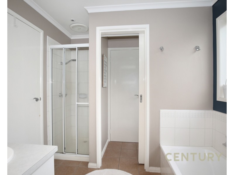 6 Orlit Close, Cranbourne North VIC 3977