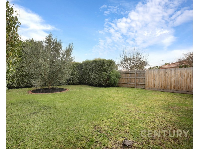 6 Orlit Close, Cranbourne North VIC 3977