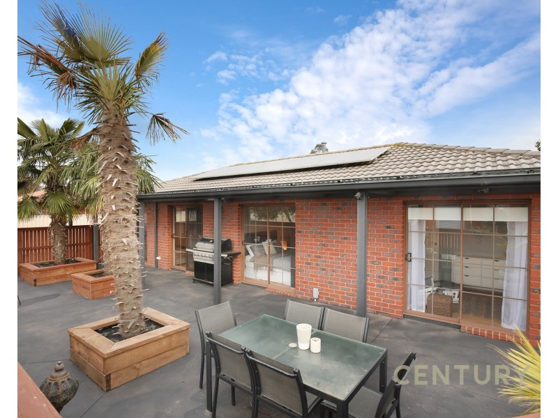 6 Orlit Close, Cranbourne North VIC 3977