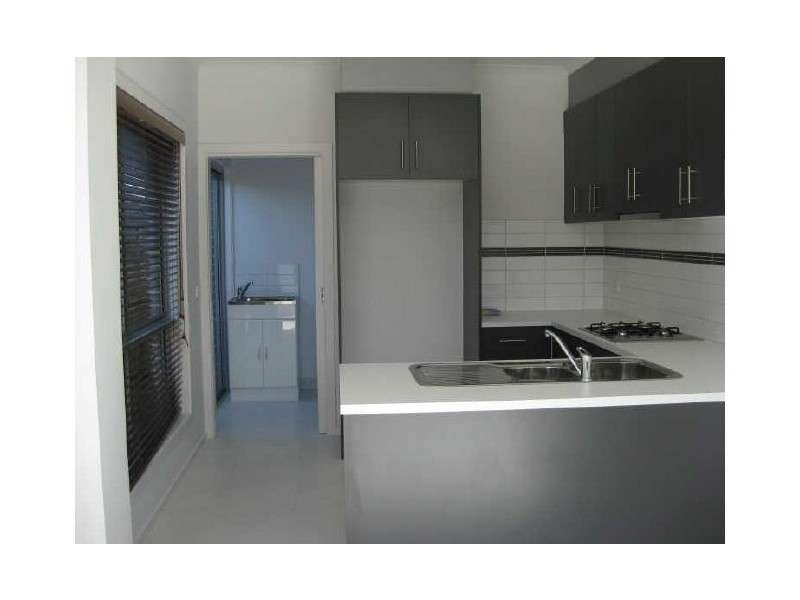 1/7   Roseville Court, Berwick VIC 3806