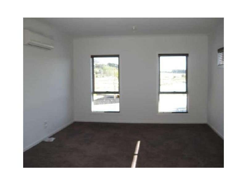 1/7   Roseville Court, Berwick VIC 3806