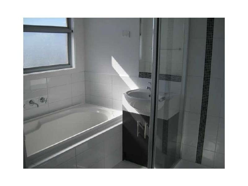 1/7   Roseville Court, Berwick VIC 3806