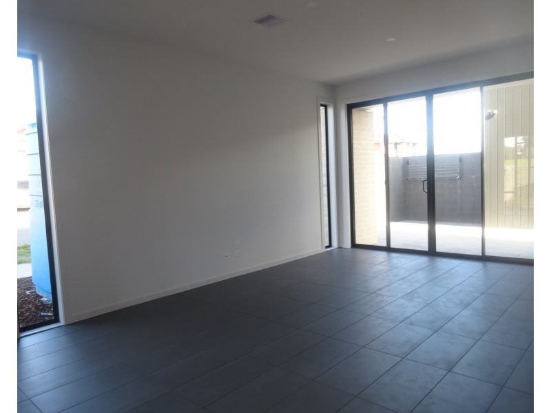 84 City Vista Circuit, Cranbourne West VIC 3977