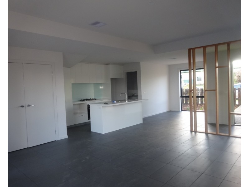 84 City Vista Circuit, Cranbourne West VIC 3977